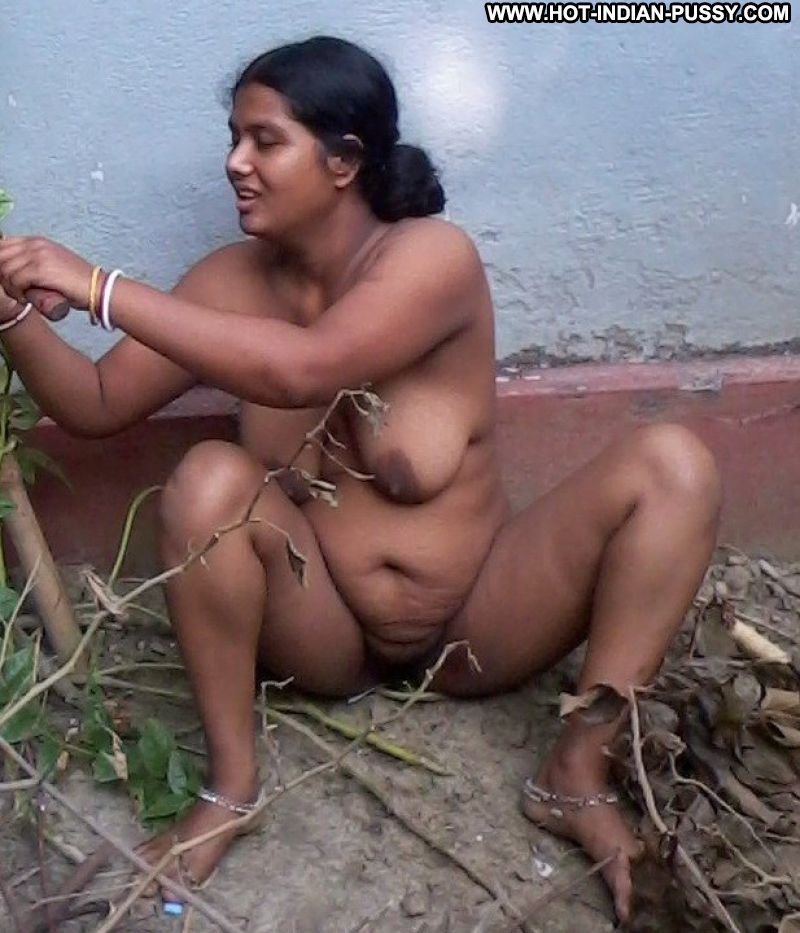 Indian housewife nude in house