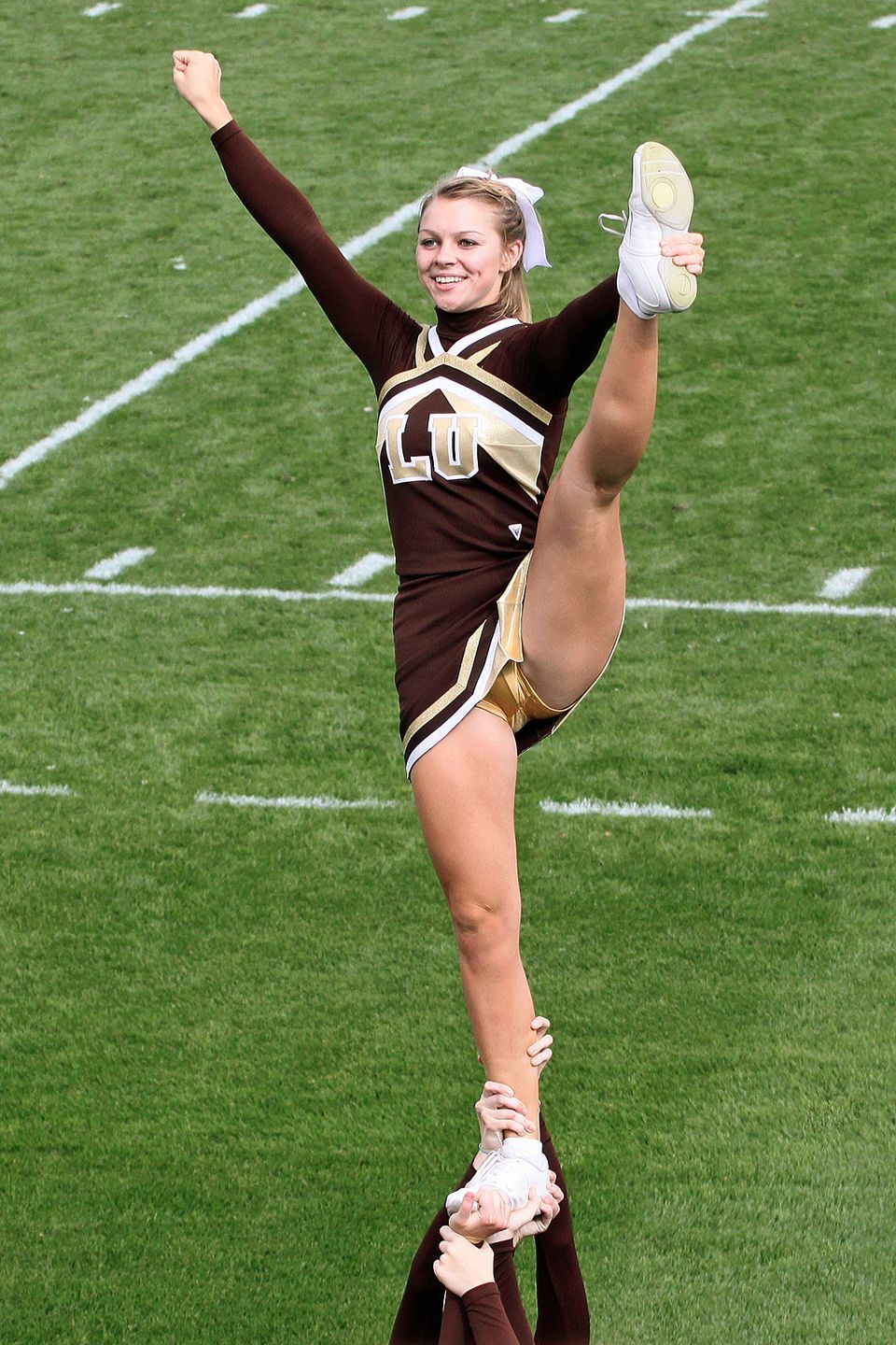 Teen cheerleader upskirt pics. 