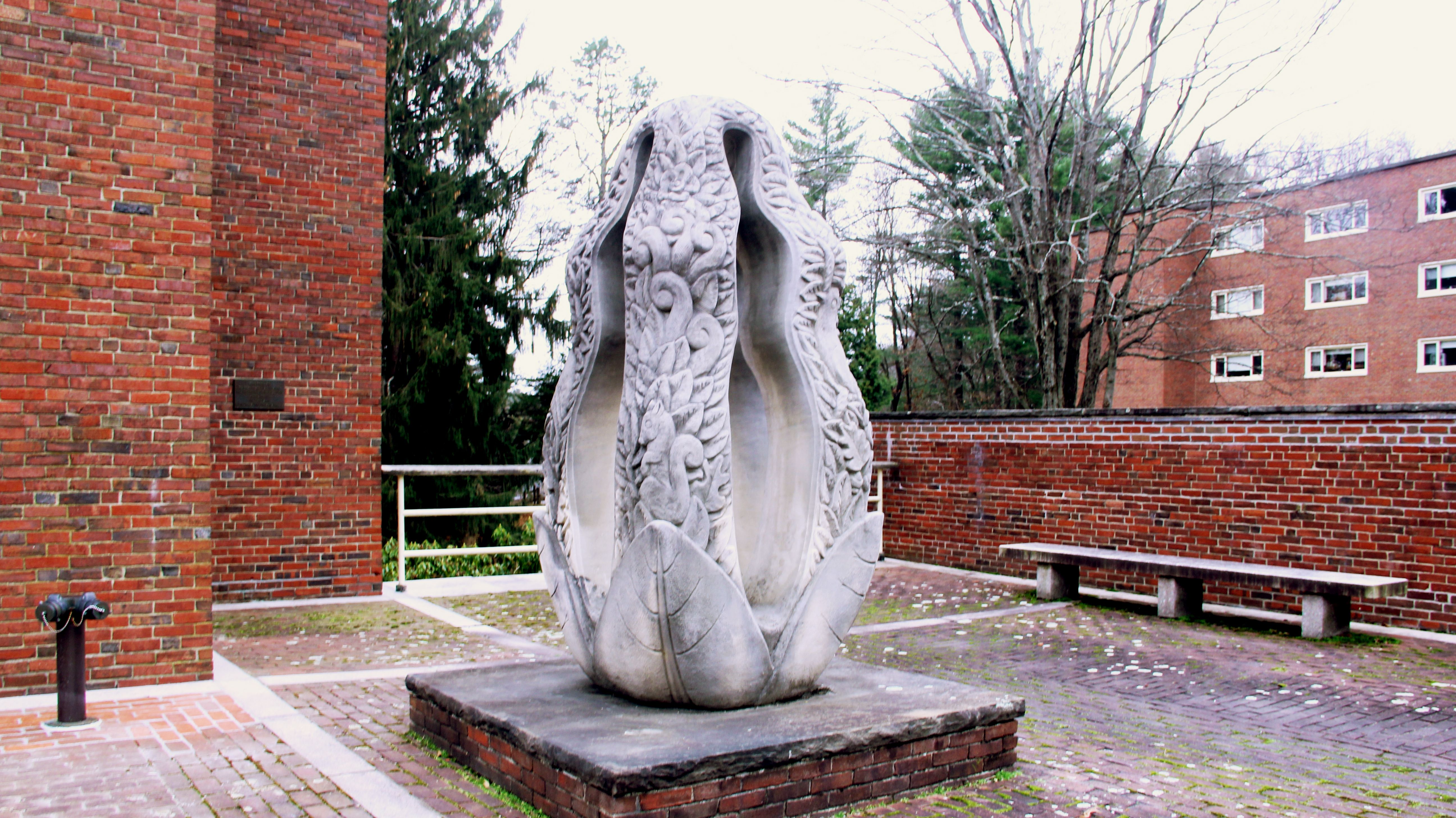 Sculptures of the vulva