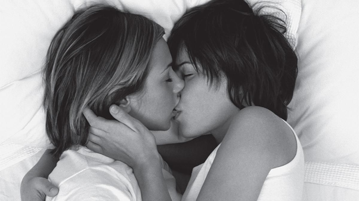 Homemade lesbian kiss