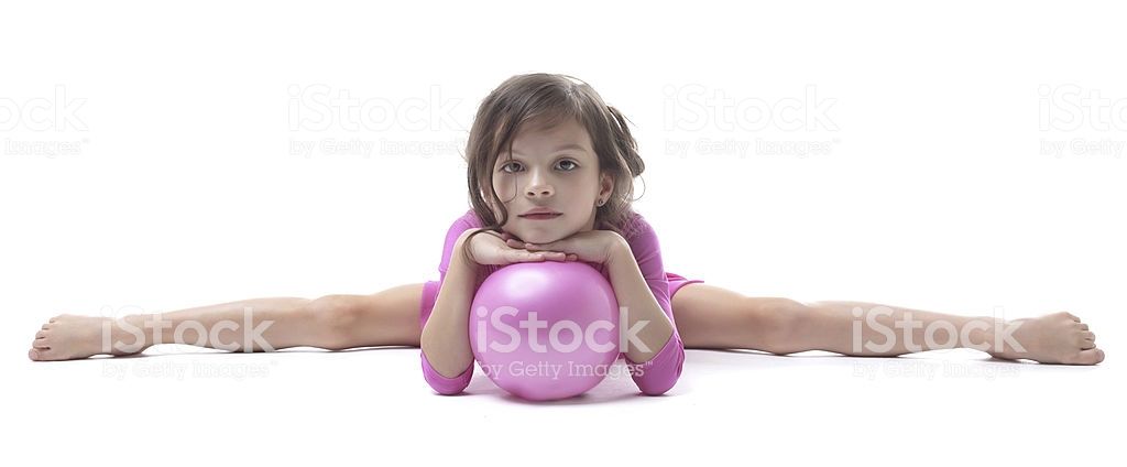 Nonude girl doing splits