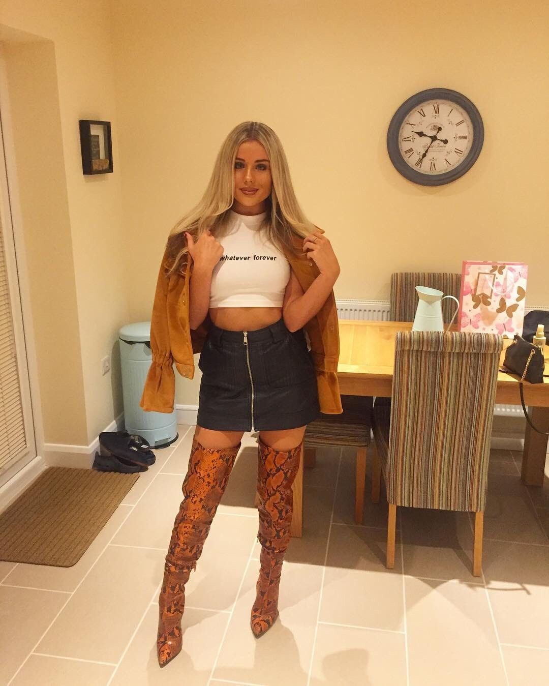Biscuit reccomend Busty thigh high