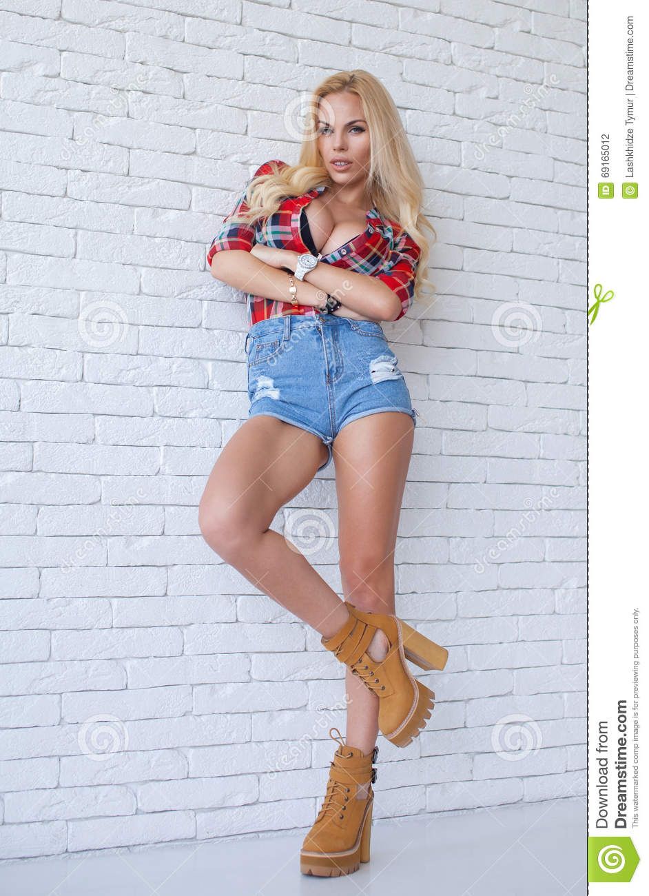 Nice ass sexy blonde girl
