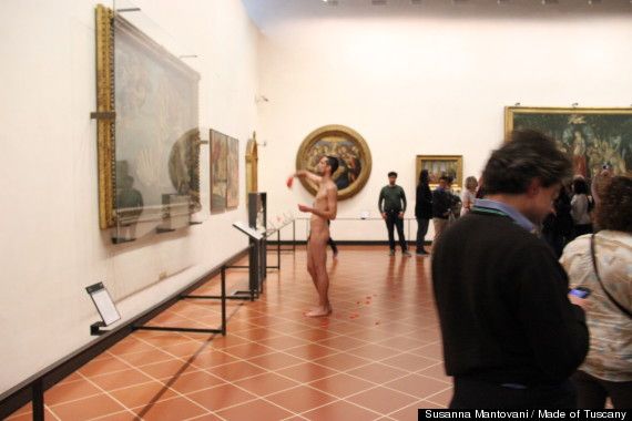 Art naked posing students