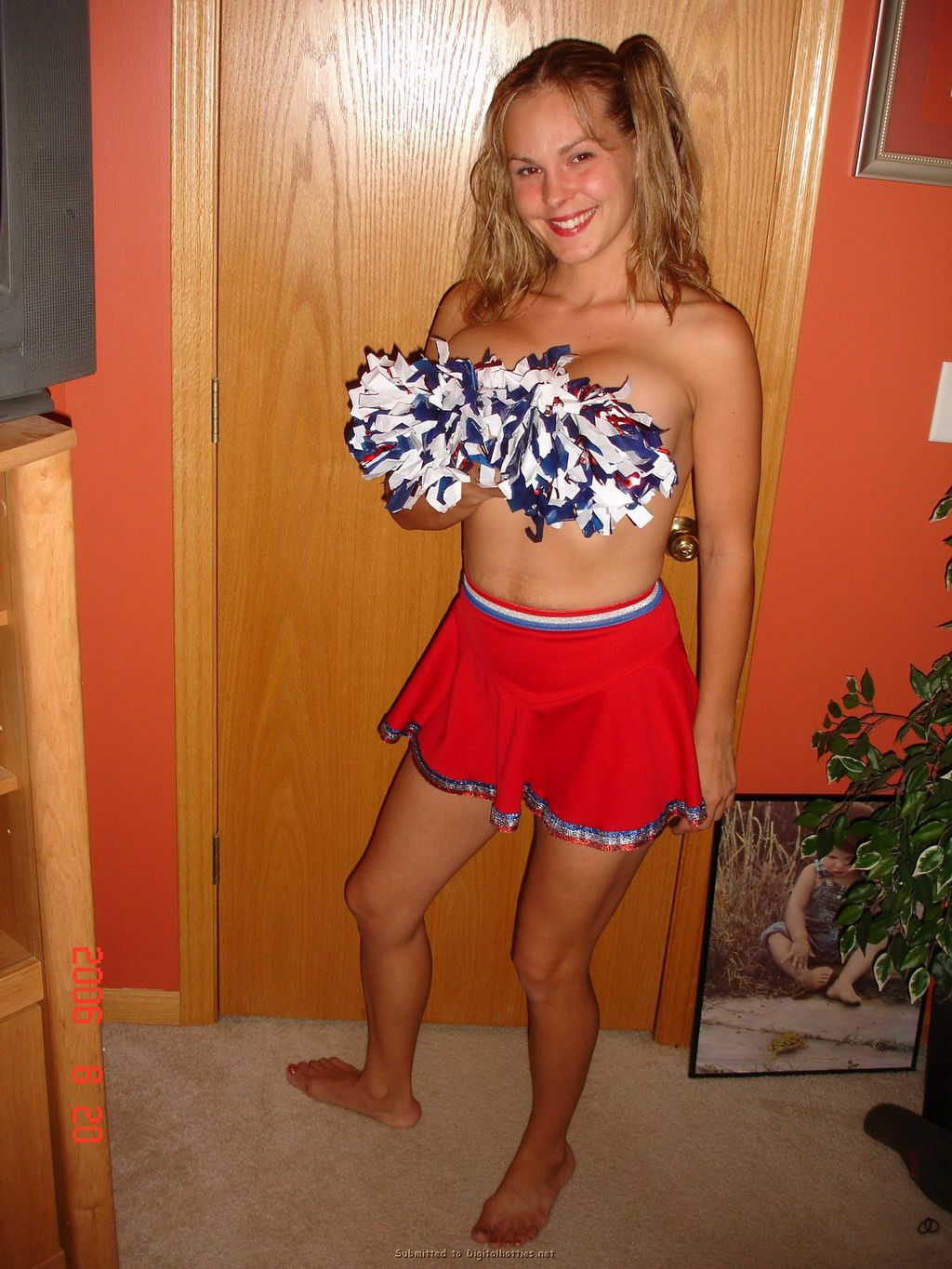 Teen girl cheerleader nude