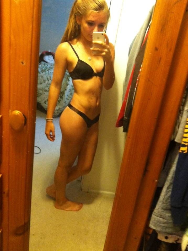 Naked teen selfie