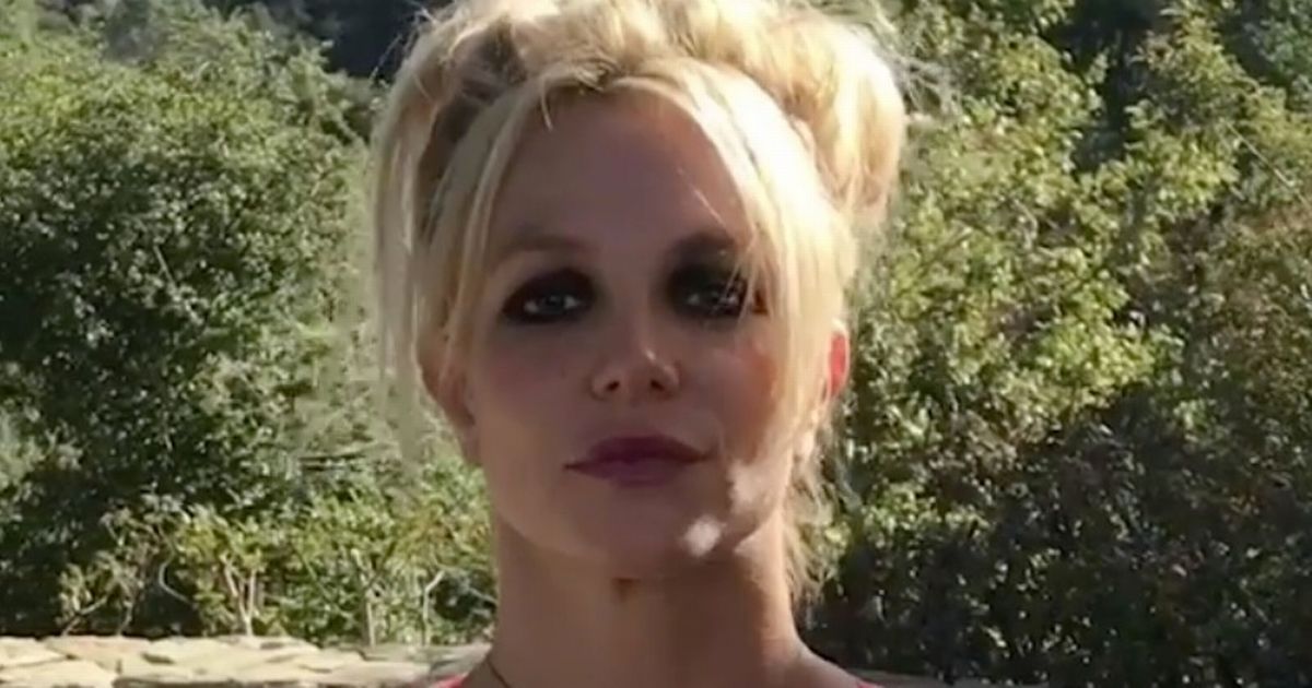 Britneys full boob