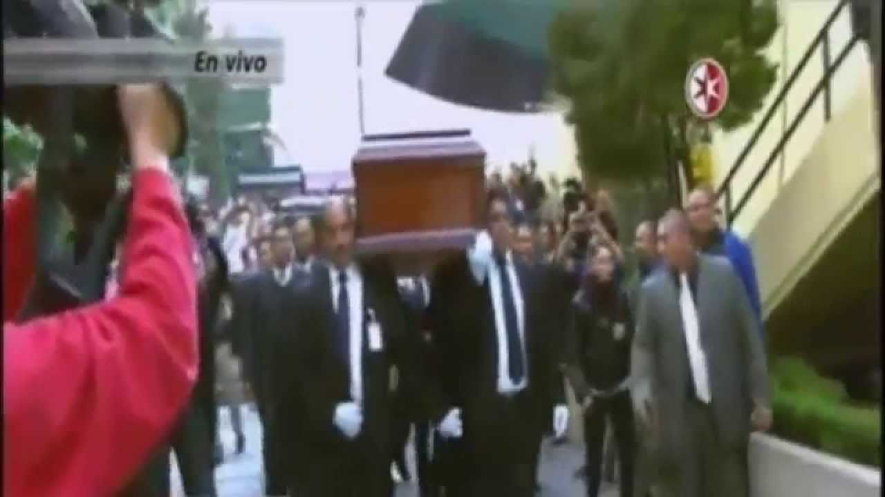 Sherlock reccomend Chespirito el funeral