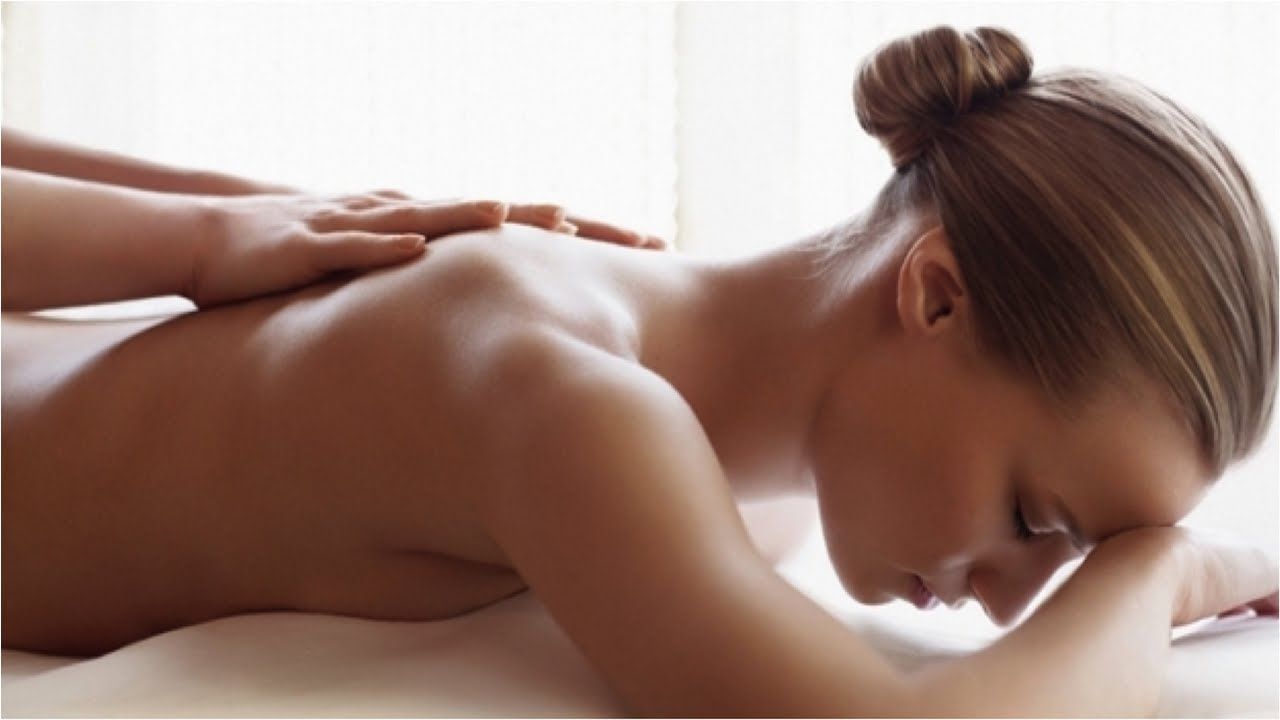 Girl gets deep erotic massage