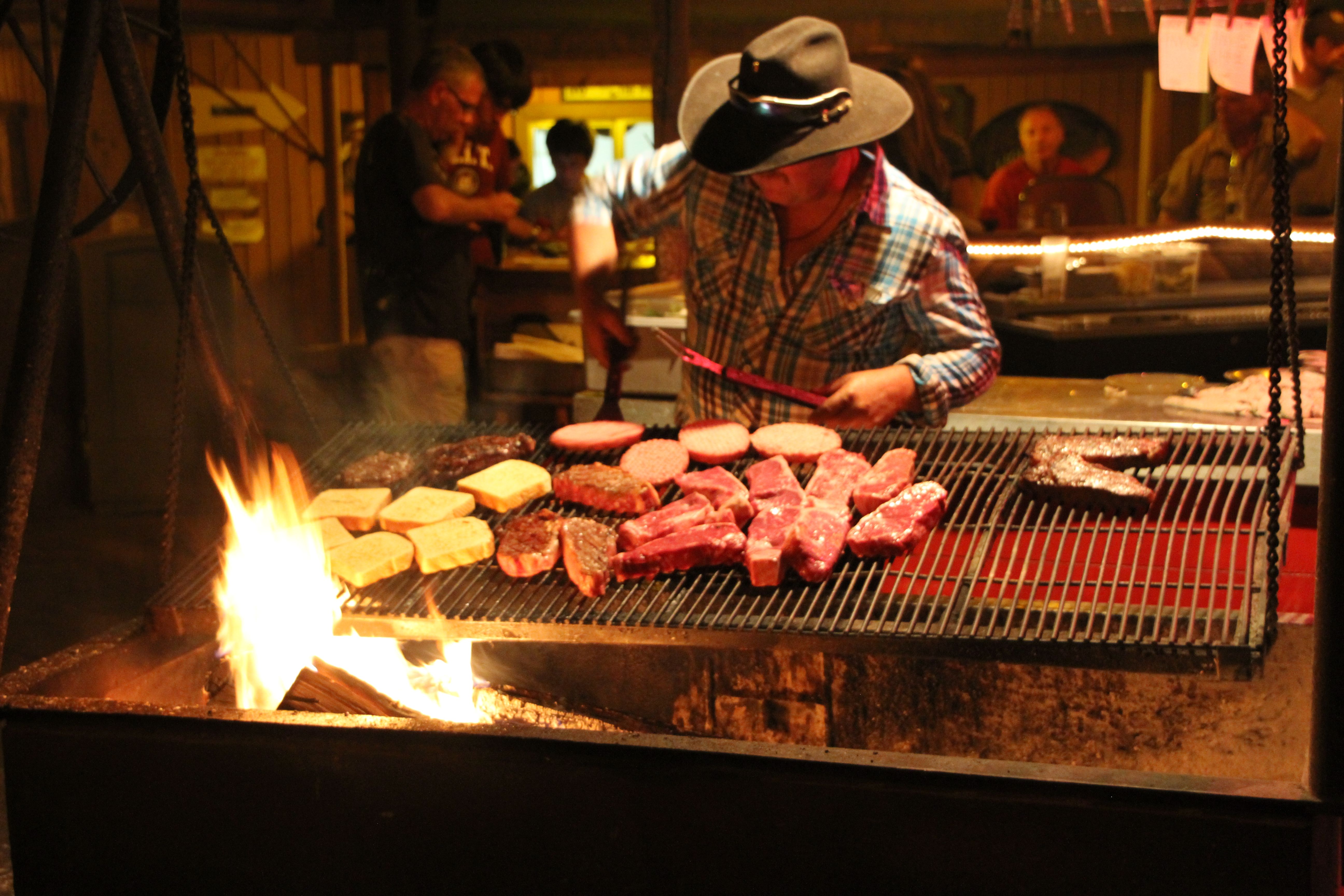 Bloomer reccomend Mexican hat lodge and swinging steak