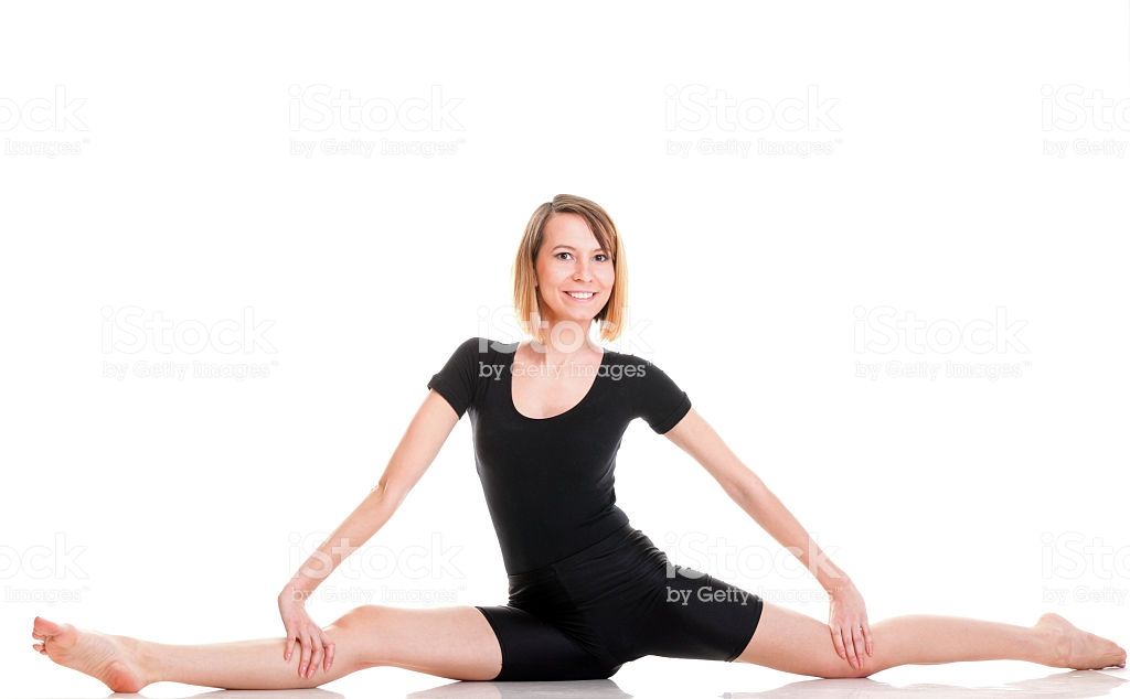 Nonude girl doing splits