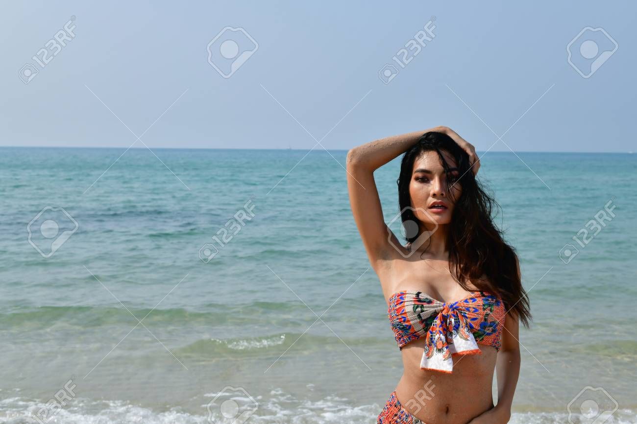 best of Pose gal Sexy beach