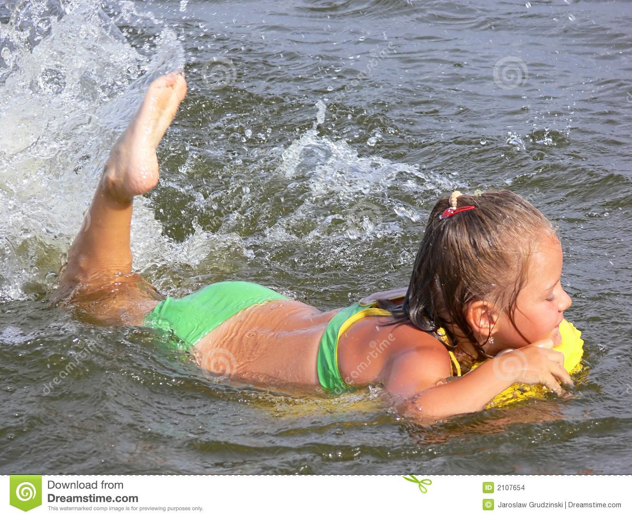 Updog reccomend Swimming at beach young girl